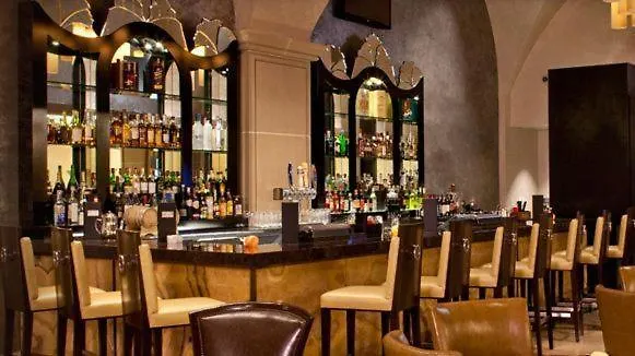 Casino Del Sol 4*
